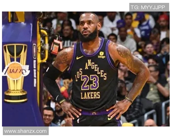 詹姆斯带伤独挡一方，引领湖人逆袭太阳险胜取得关键胜利